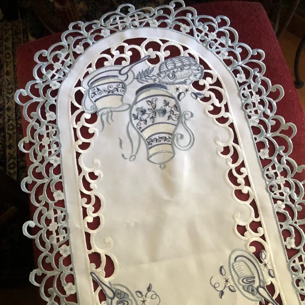 Vintage Lace Table Runner